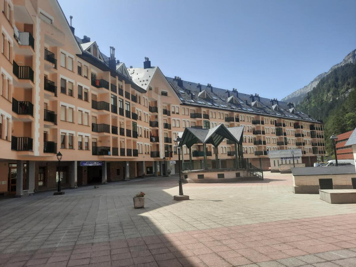 Acogedor y cálido apartamento con vistas a la montaña Canfranc Exterior foto