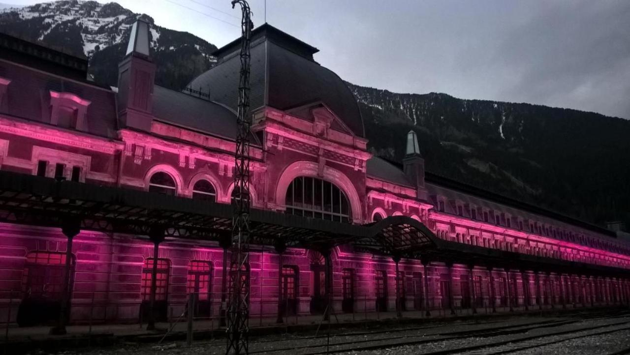 Acogedor y cálido apartamento con vistas a la montaña Canfranc Exterior foto